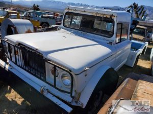 1969 Kaiser Jeep M715 Tow Truck Front Three-Quarter