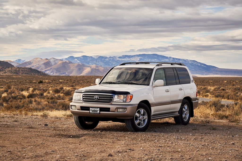 J100 Land Cruiser Front Three-Quarter