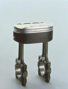 Honda NR750 piston and connecting rods