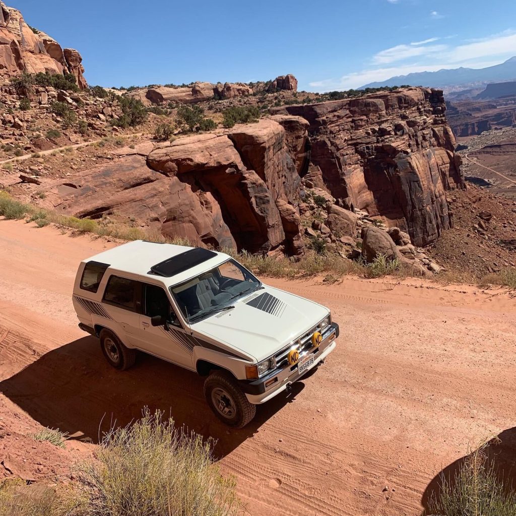 1987 Toyota 4Runner Front three-quarter desert