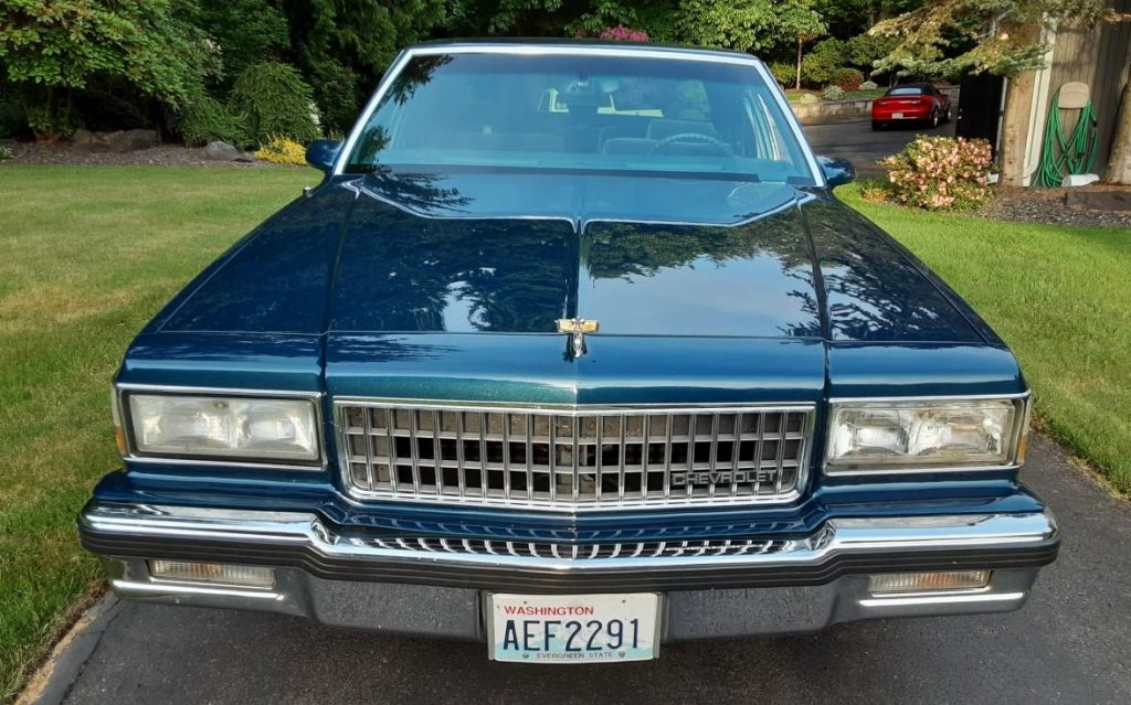 1990 Chevrolet Caprice Classic Brougham LS blue 11