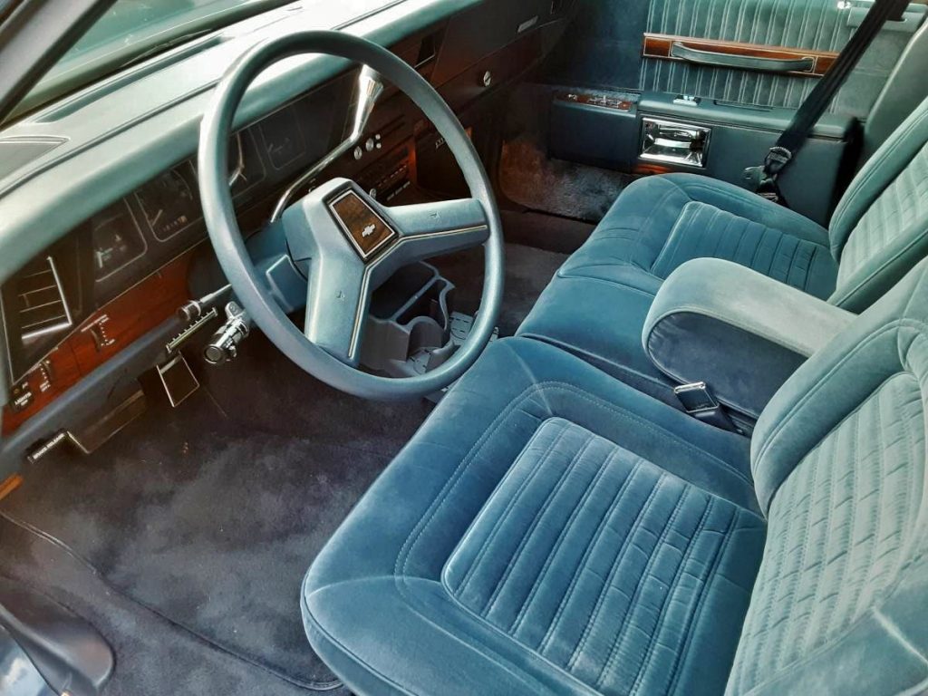 1990 Chevrolet Caprice Classic Brougham LS blue 5