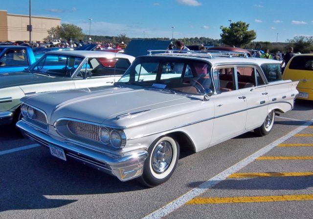 bonneville station wagon front three-quarter