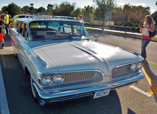 bonneville station wagon front three-quarter