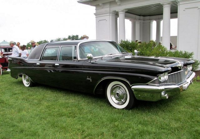 Crown Imperial Limousine front three-quarter