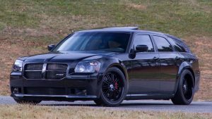 2007 Dodge Magnum SRT8 Front Three-Quarter