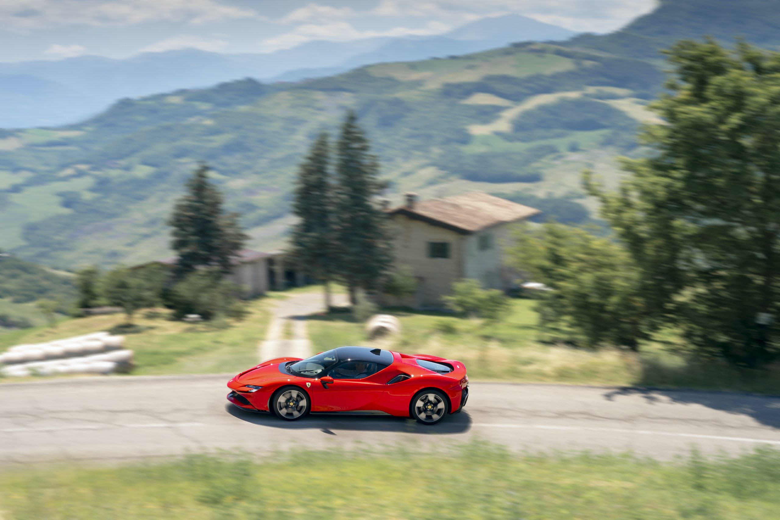 SF90 Stradale side profile hills action