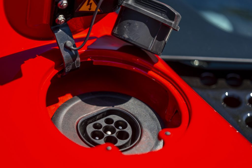 SF90 Stradale electric plug port