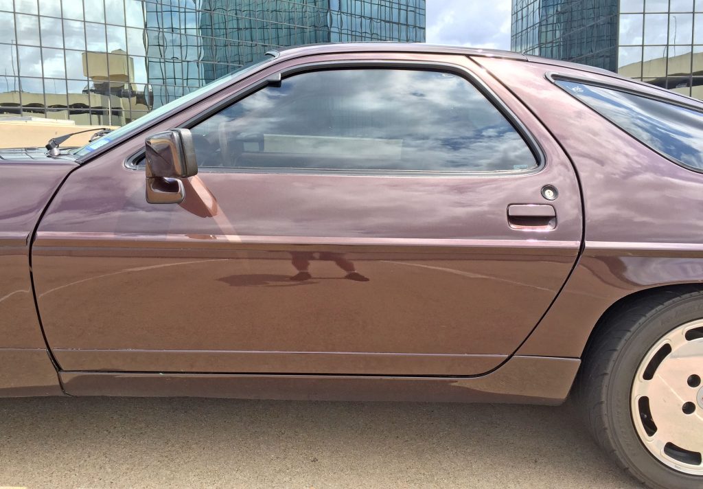 Porsche 928 S4 side