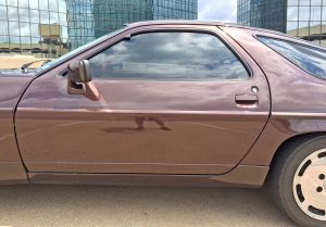 Porsche 928 S4 side