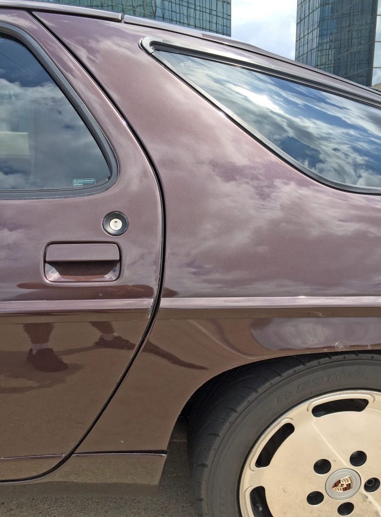 Porsche 928 S4 side