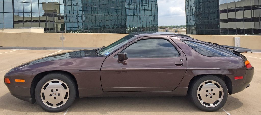 Porsche 928 S4 side