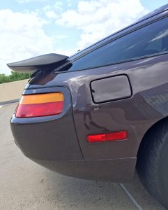Porsche 928 S4 side