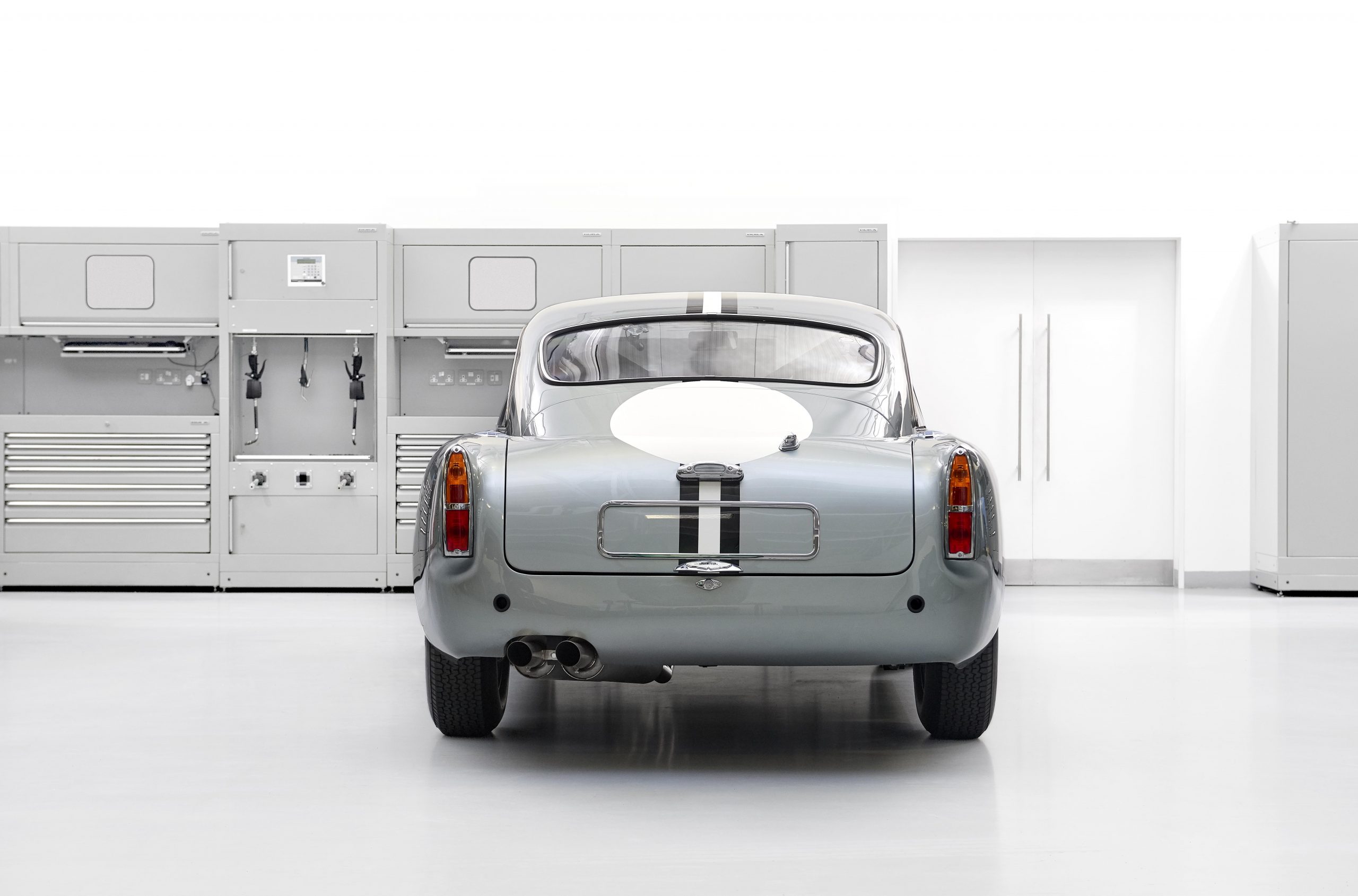 Aston Martin DB4GT Continuation 4