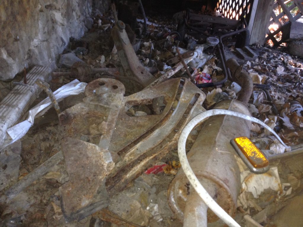 Siegel - Thinning out parts - Garbageunder the porch