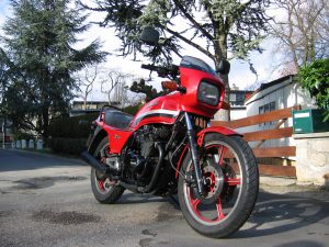 1982 Kawasaki GPZ 550 motorcycle front three-quarter