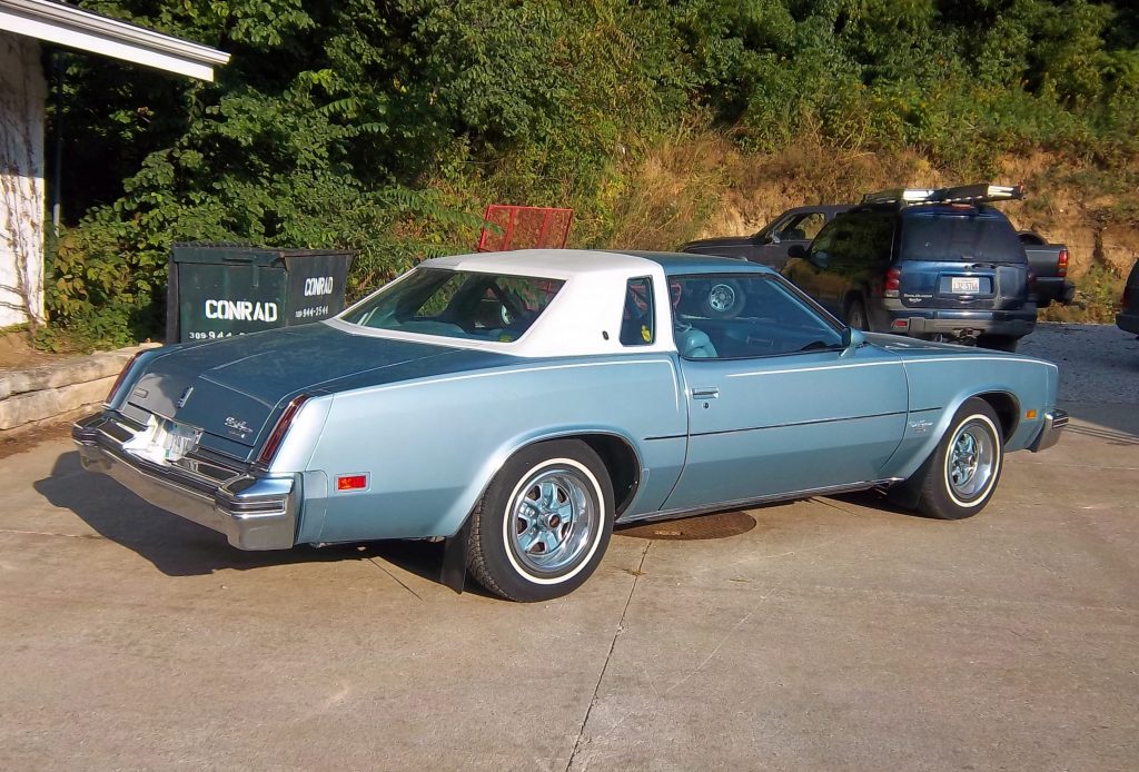 1977 Oldsmobile Cutlass Supreme Brougham coupe 8