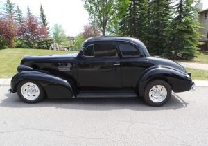 Okotoks Canada Auction - 1939 Pontiac Chieftain Opera