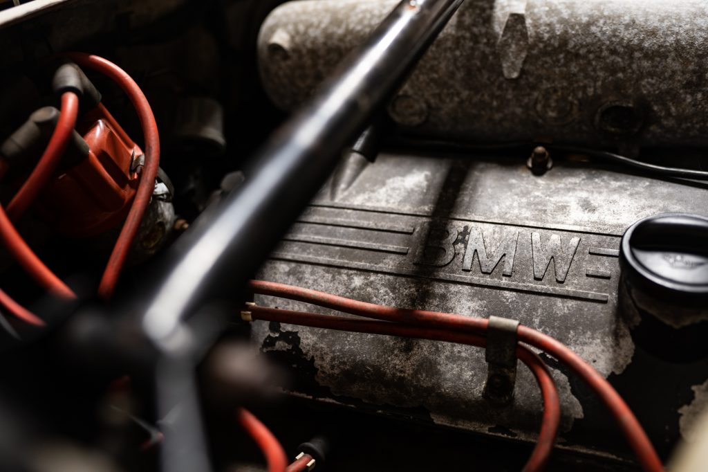 1971 bmw 2002 engine close up