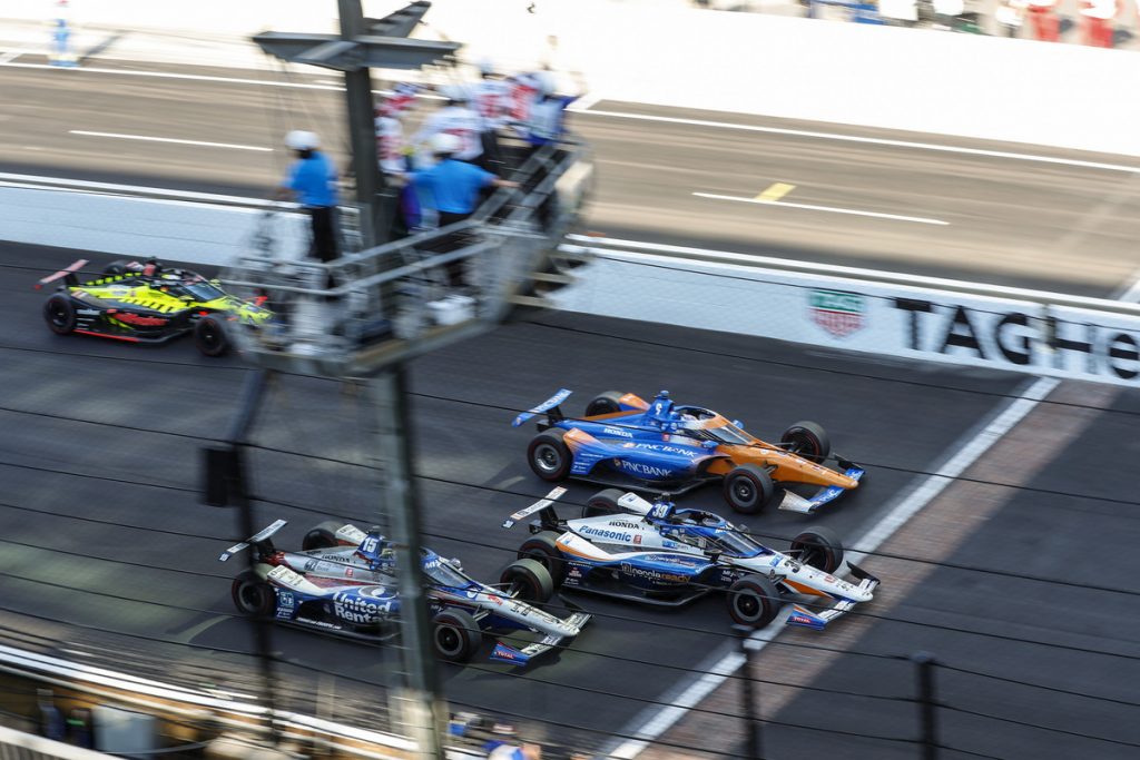 Sato, Dixon, Rahal crossing finish line at 104th Indy 500