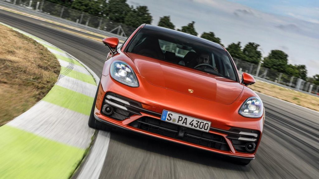 2021 Panamera 4S E-Hybrid Sport Turismo on track
