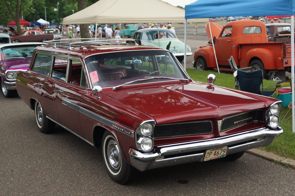 1963 Bonneville Safari front three-quarter