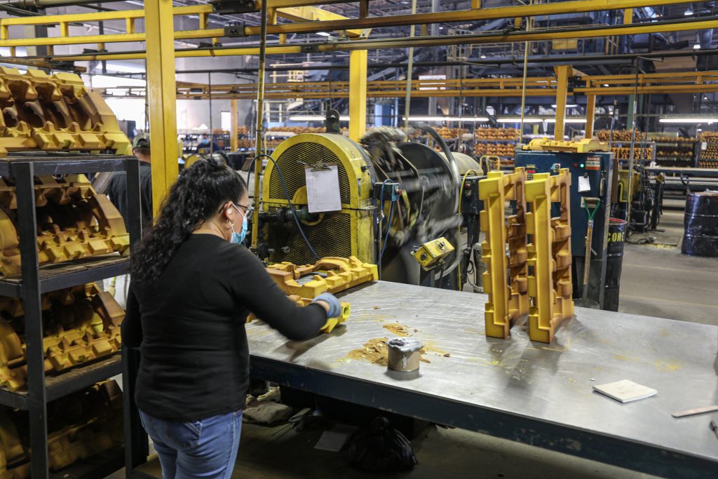 Edelbrock-Foundry-core molds inspection