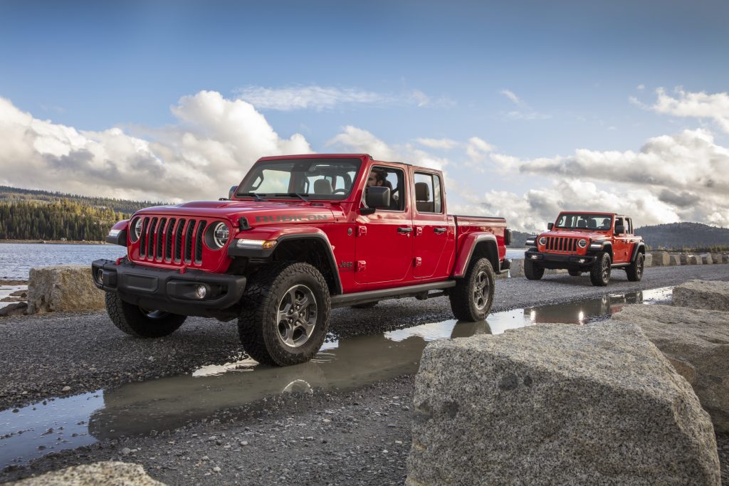 2021 Jeep® Gladiator Rubicon (Left) and 2021 Jeep® Wrangler Rubicon (Right)