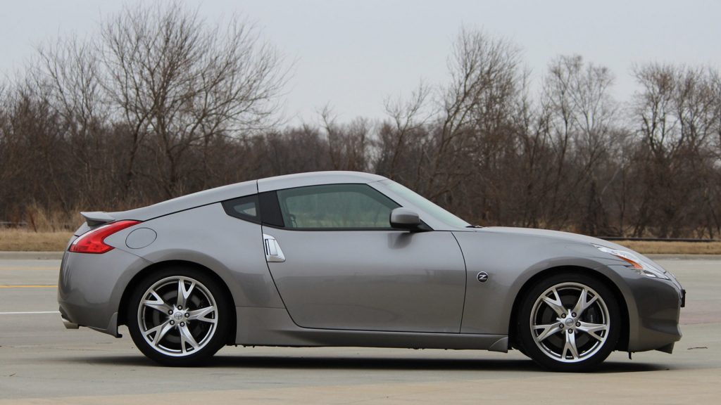 Nissan 370Z side profile
