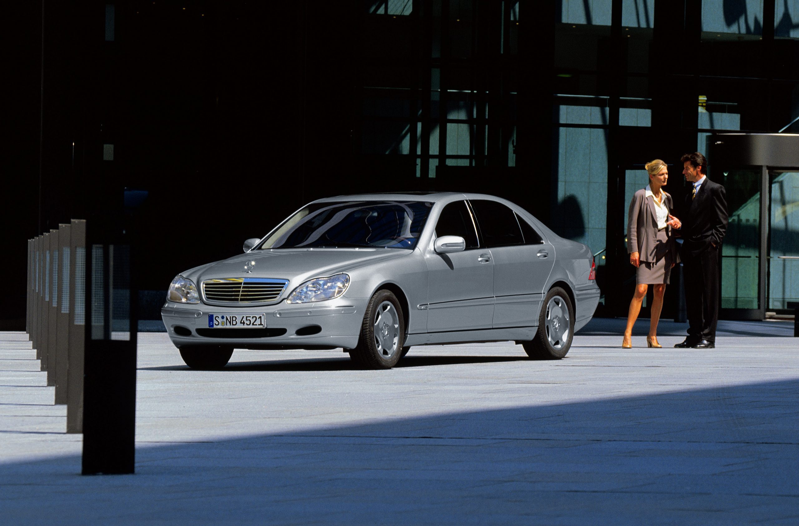 W220 Mercedes-Benz S 600 lang (W 220): Die Baureihe W 220 wird seit 1998 gebaut.