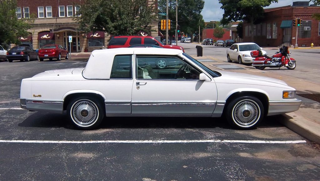 1991 Cadillac Coupe de Ville 02