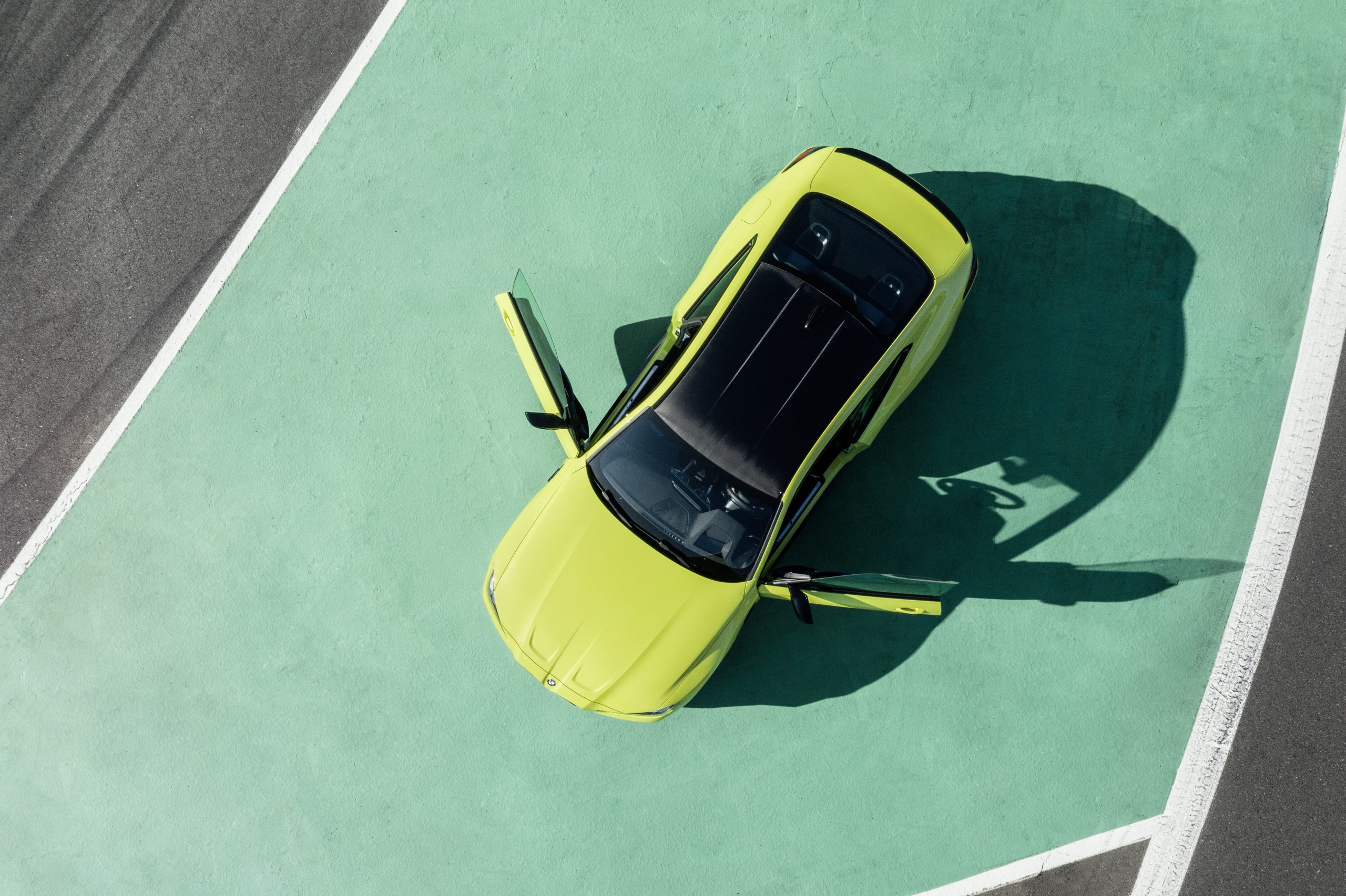 BMW M4 overhead
