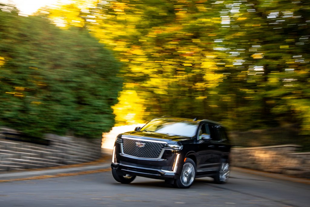 cadillac escalade front three-quarter dynamic