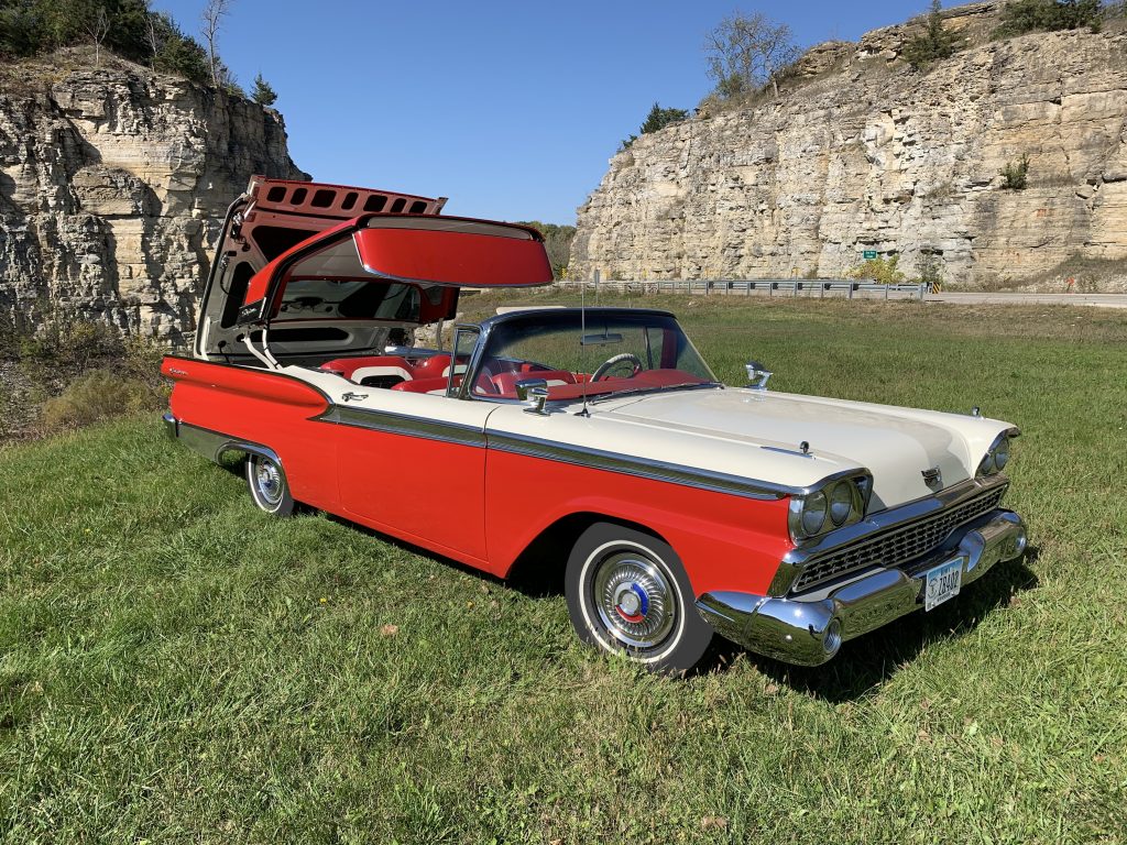 1959 Ford Galaxie Skyliner top action