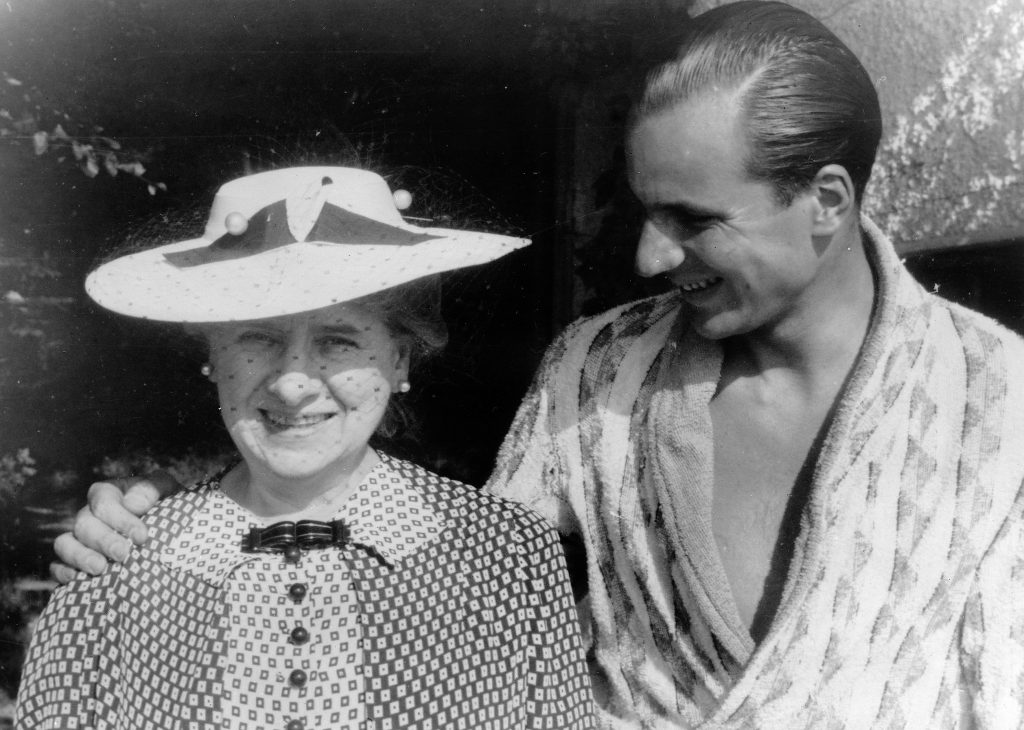 John Richard Beattie Seaman with his mother