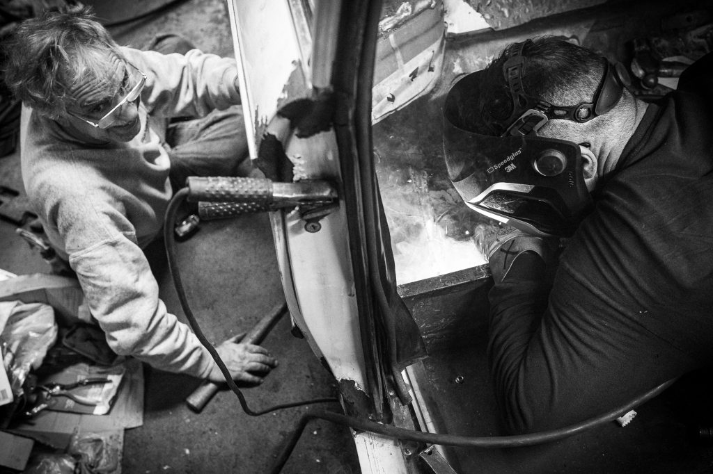 bmw 2002 resto helping friends welding