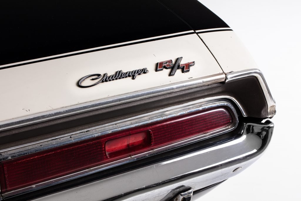 Challenger trunk script badging