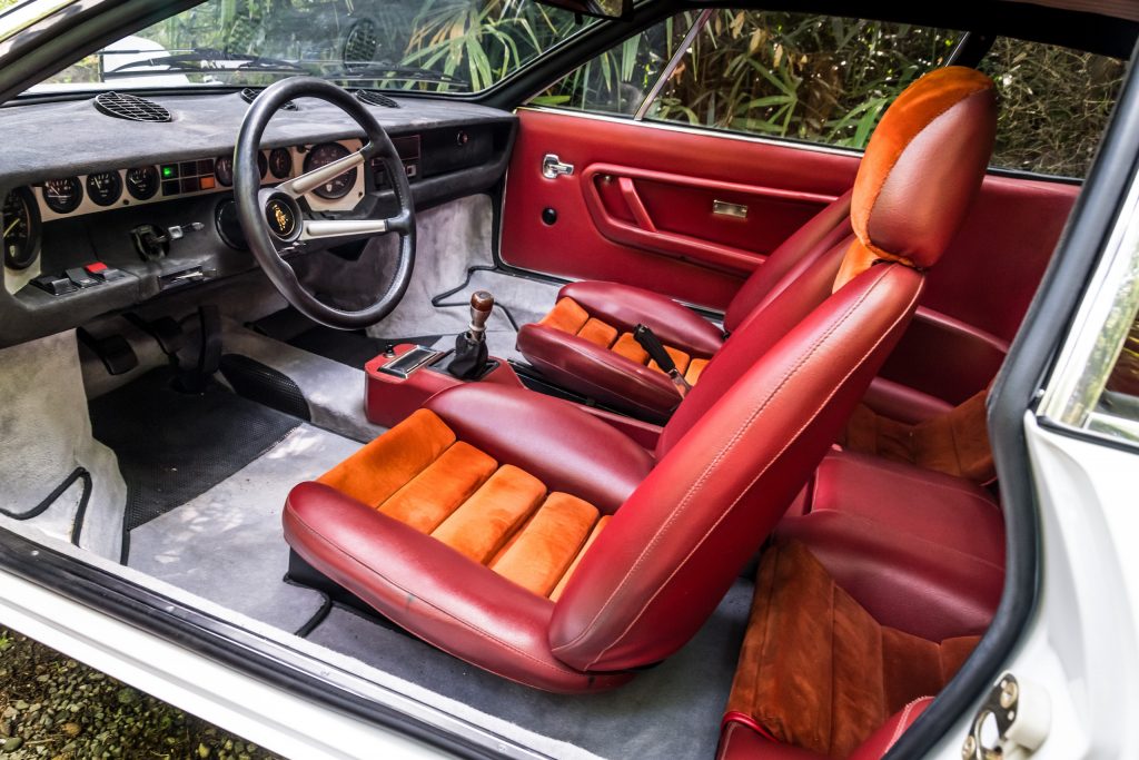 lamborghini Urraco interior