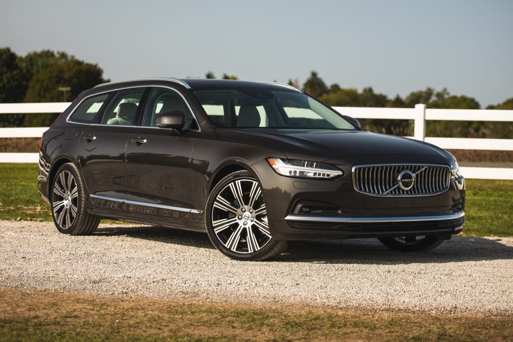 Volvo V90 front three-quarter