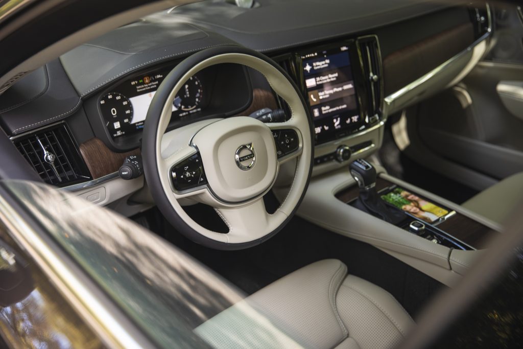Volvo V90 steering wheel