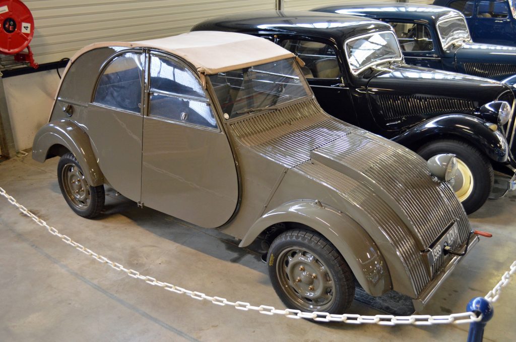 1939 citroen 2cv front three-quarter