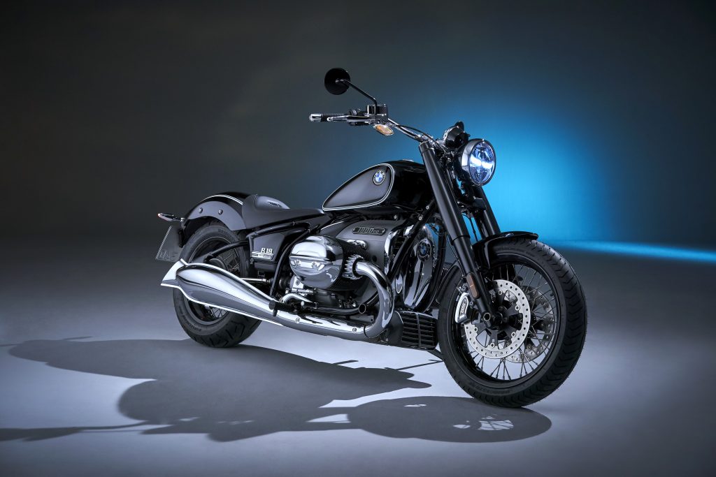 BMW R18 front three-quarter