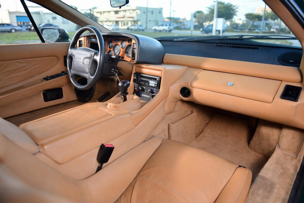Lotus Espirit Turbo SE interior