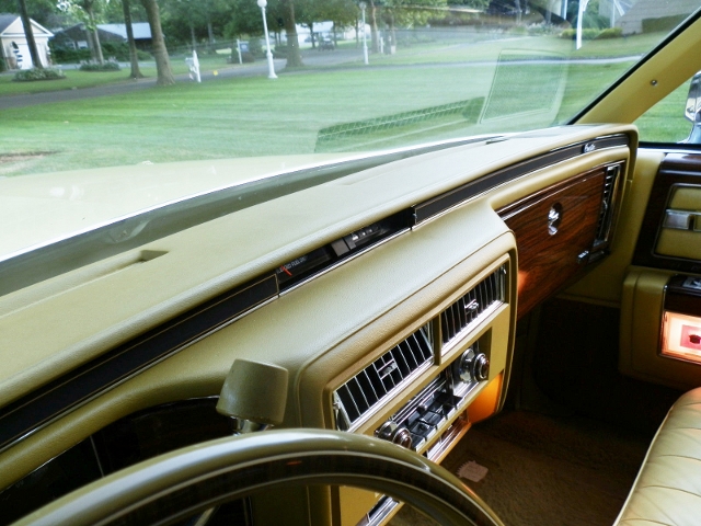 1977 Cadillac Coupe de Ville 10