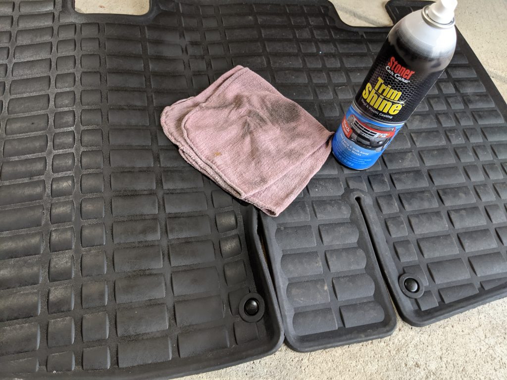 Cleaning car mats Cleaning car mats
