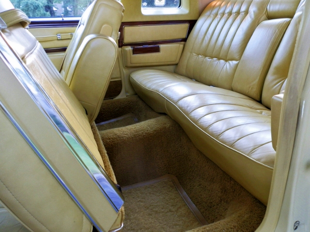 1977 Cadillac Coupe de Ville 13