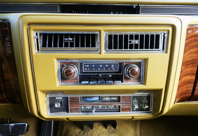 1977 Cadillac Coupe de Ville 15