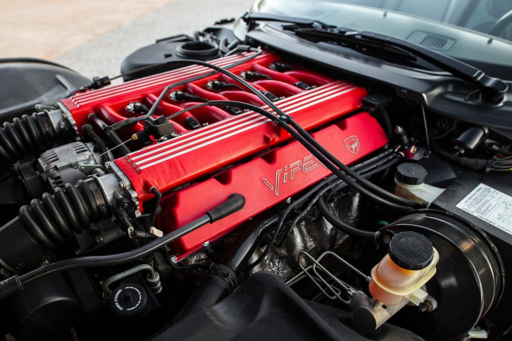 1992 Dodge Viper RT-10 engine right close