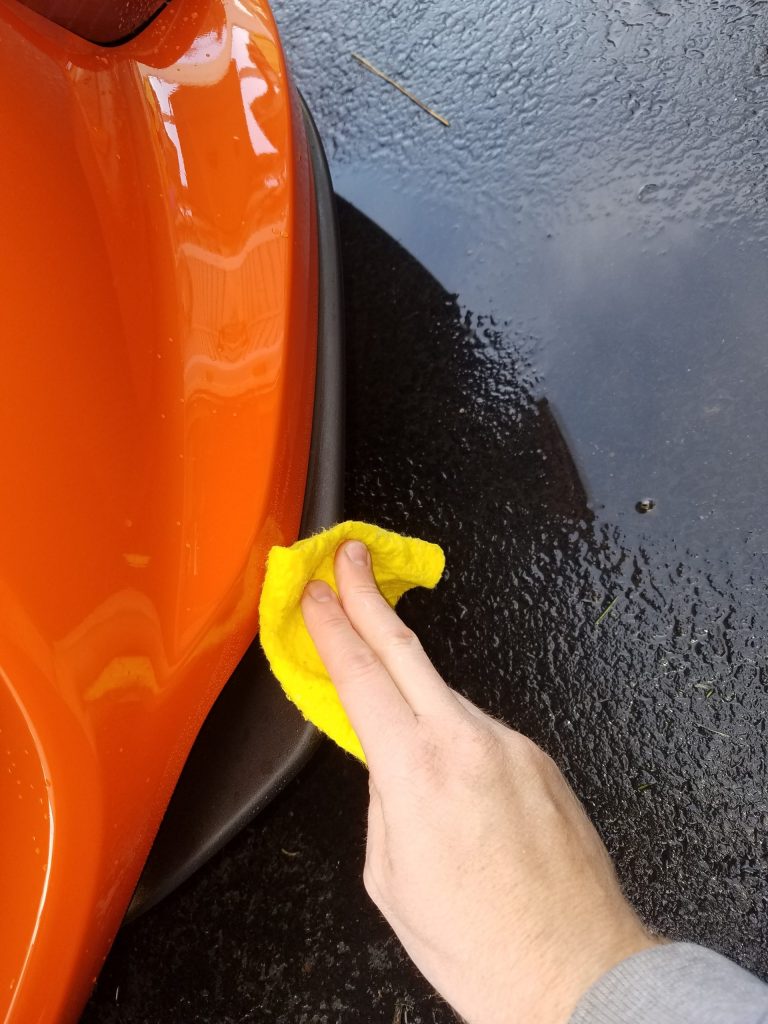 Cleaning plastic moldings on car Cleaning plastic moldings on car