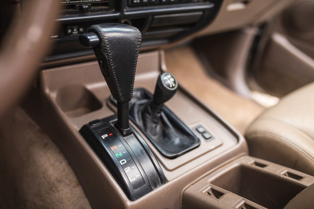 Toyota Land Cruiser FZJ80 interior console gear select and drive modes